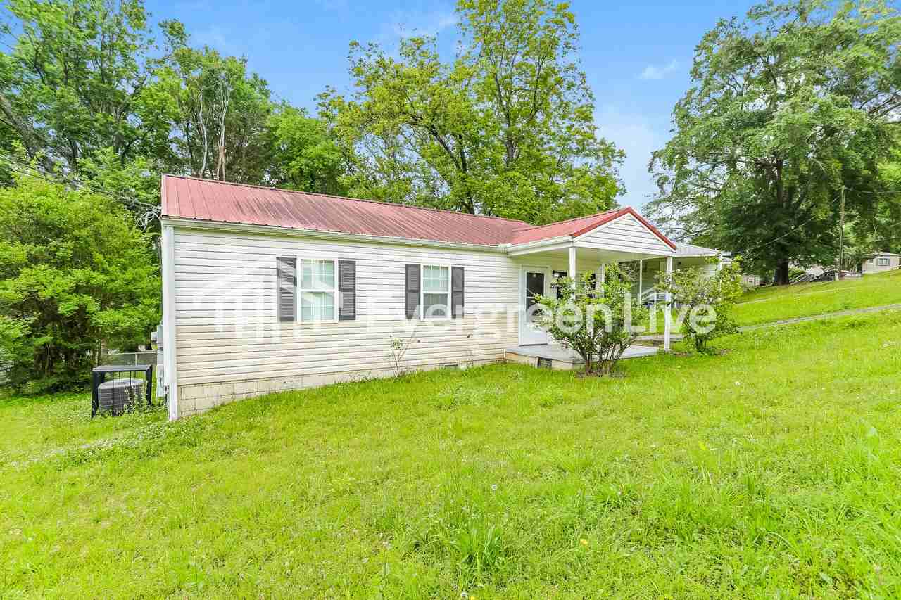 220 Pine St - Photo 2 of 13