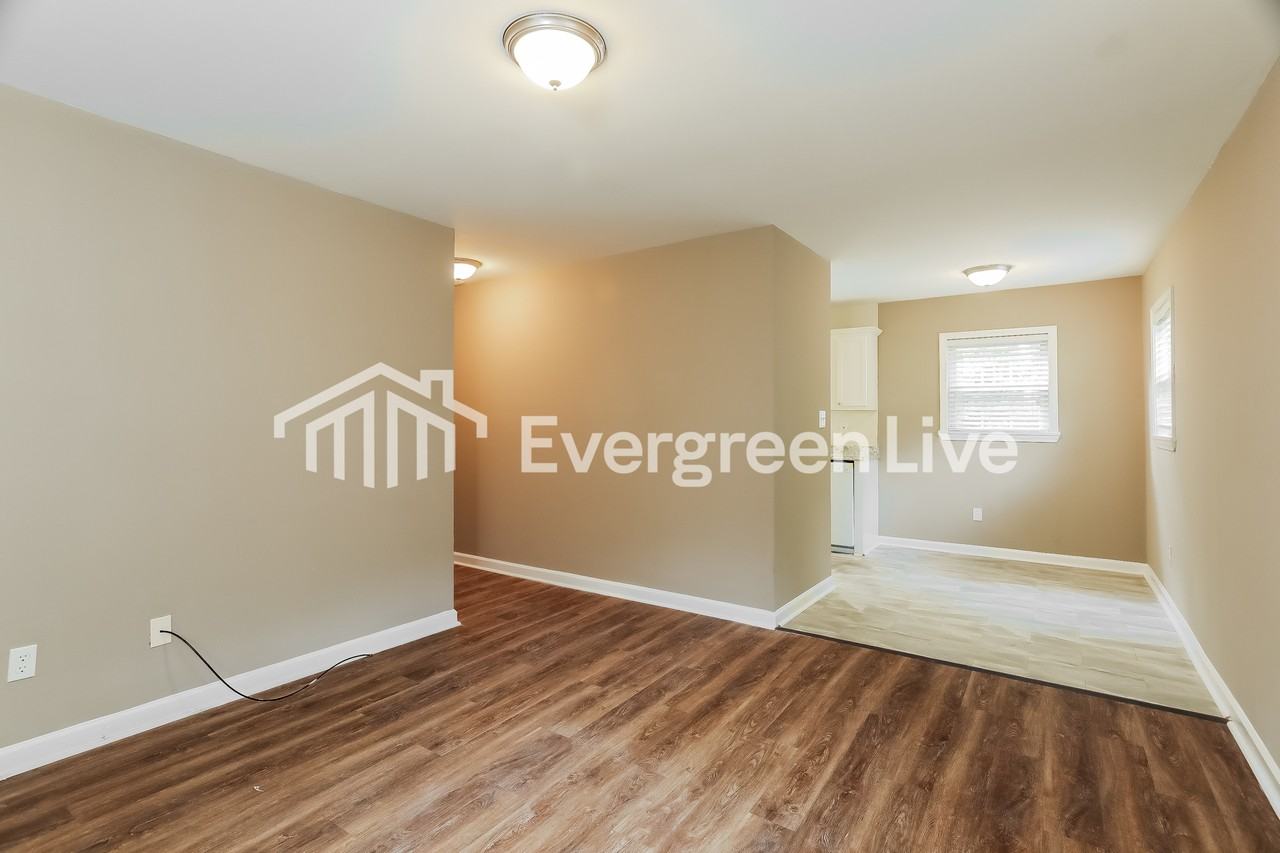 220 Pine St - Photo 3 of 13