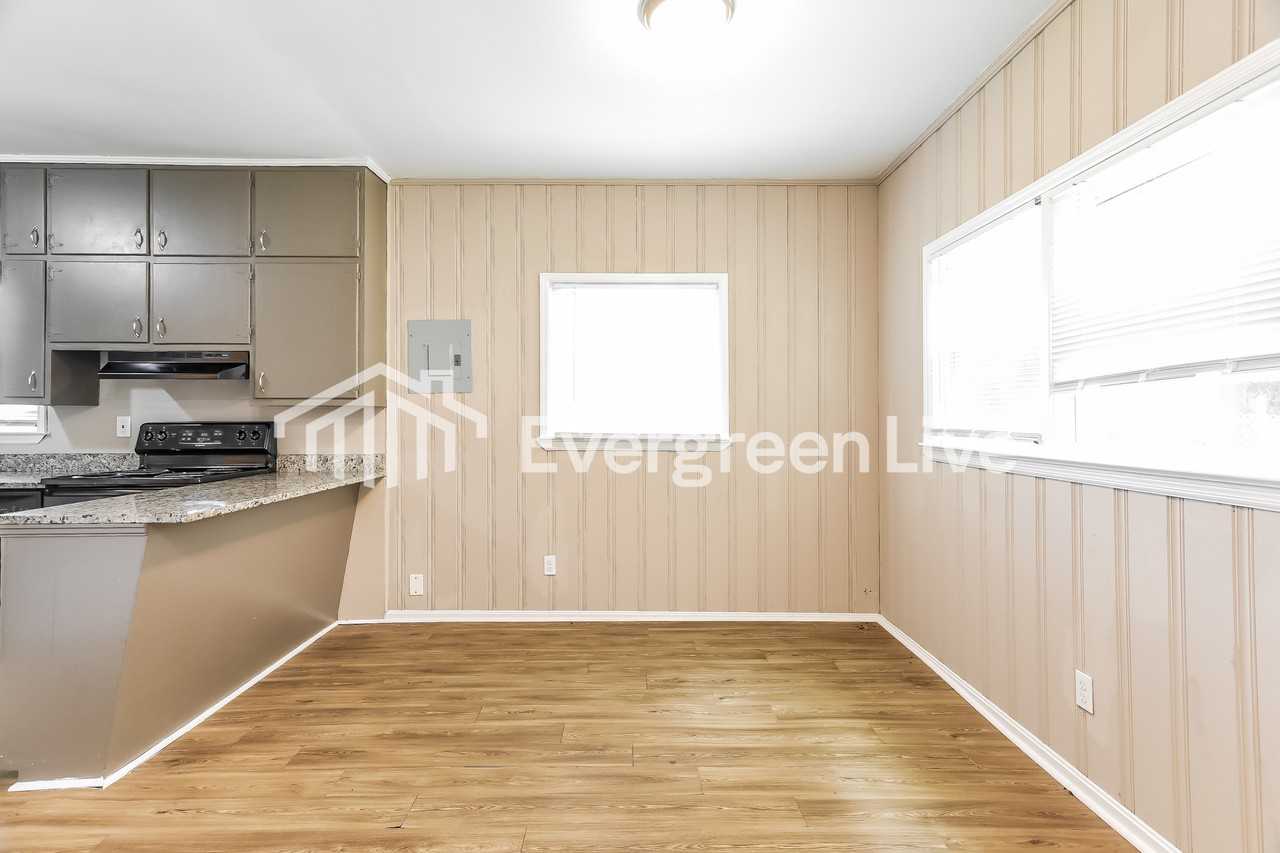 637 Lanett Ave - Photo 5 of 15