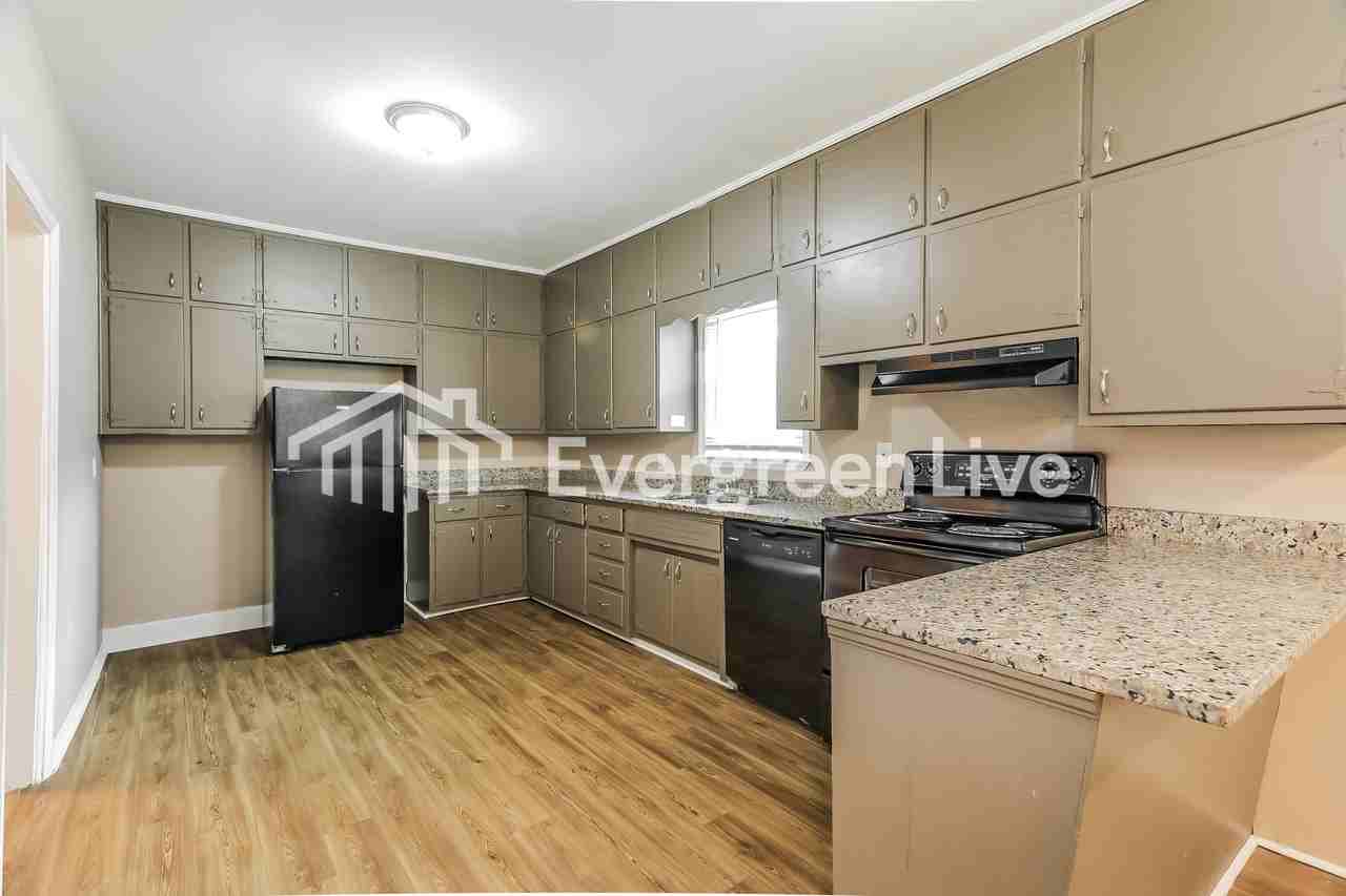 637 Lanett Ave - Photo 7 of 15