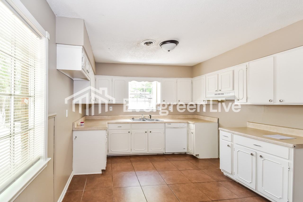 3096 Hickory Hill Rd - Photo 7 of 15