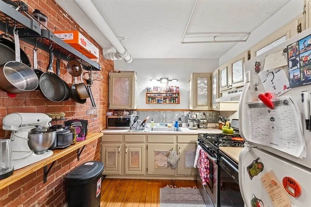 388 Arborway #B - Photo 2 of 5