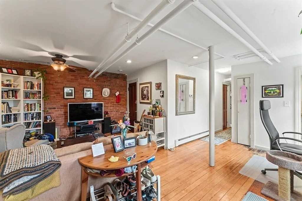 388 Arborway #B - Photo 3 of 5