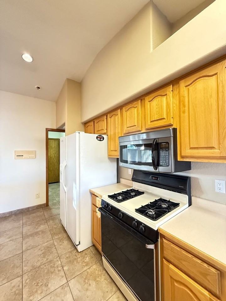 81 Acoma Blvd S - Photo 7 of 29