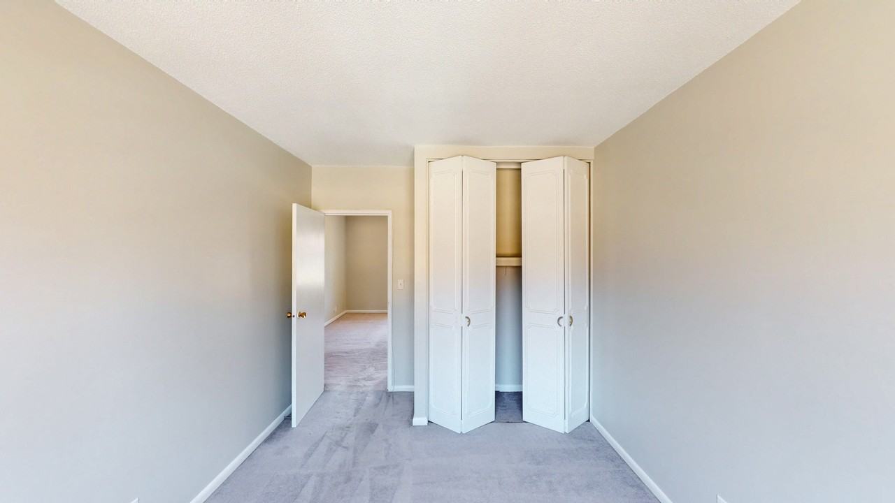 140 Lake Shore Rd #4 - Photo 4 of 19