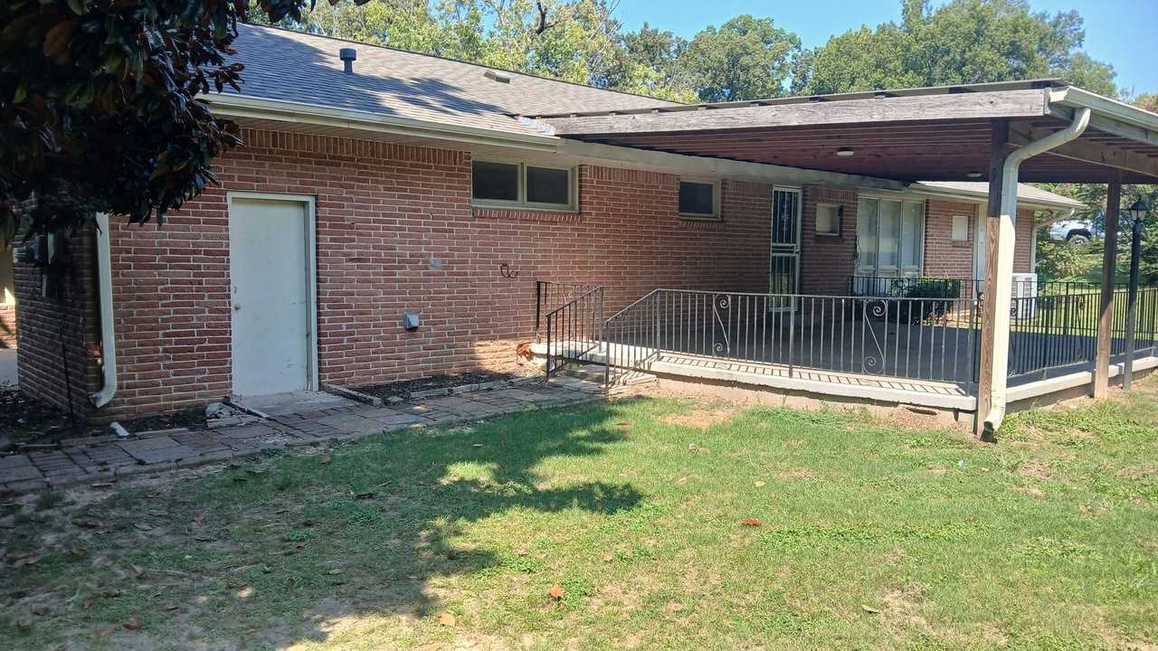 1070 Rushmeade Rd - Photo 3 of 32