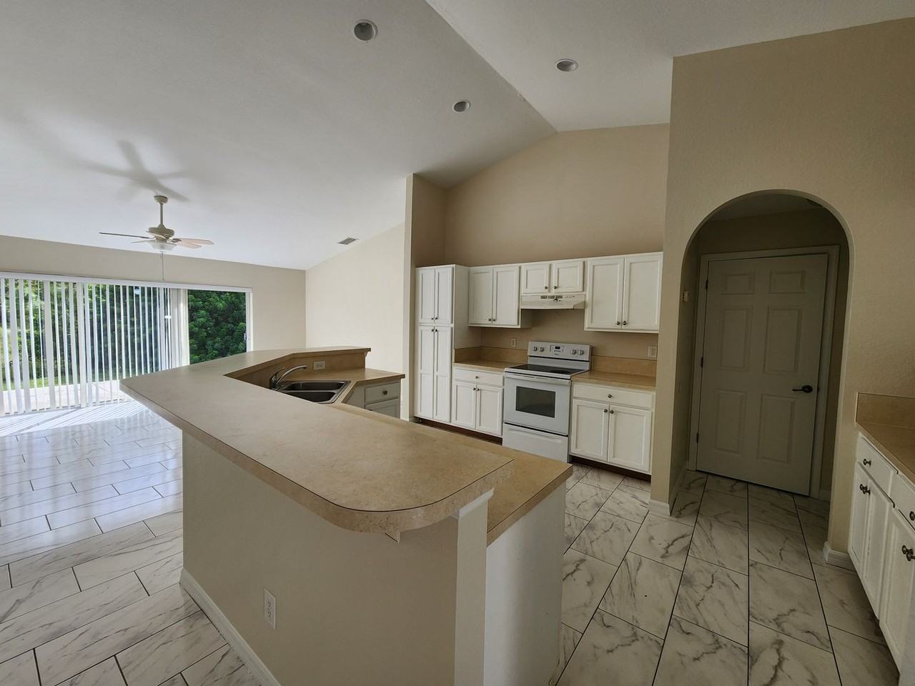1818 Marson St - Photo 2 of 12