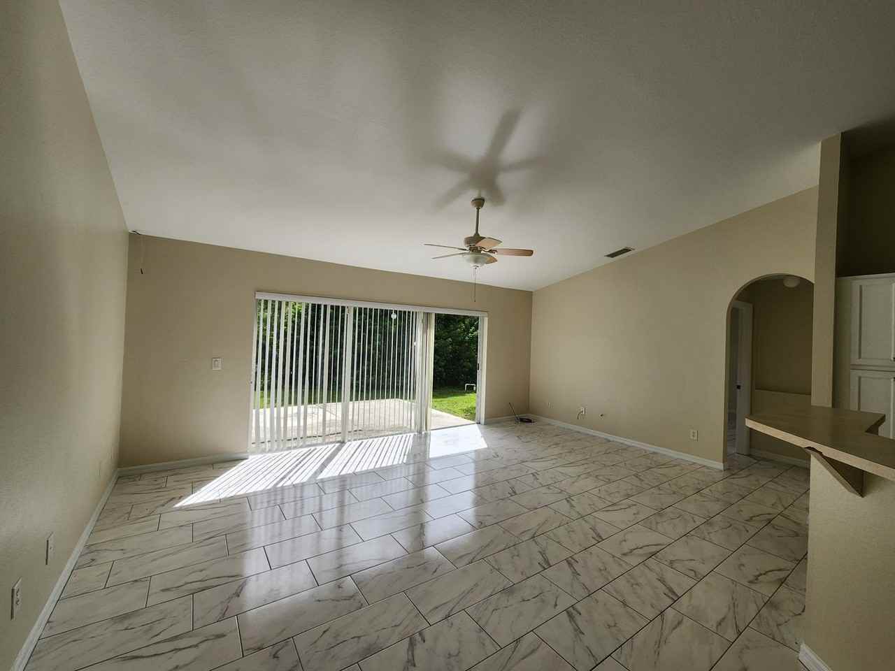 1818 Marson St - Photo 4 of 12