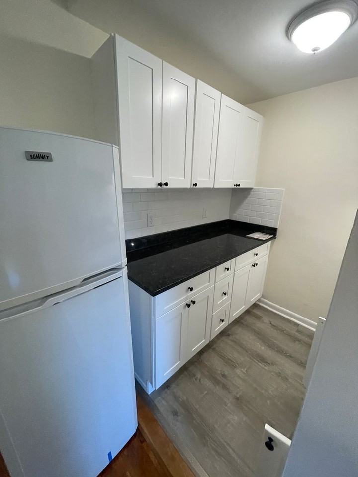 1315 Commonwealth Ave - Photo 5 of 15