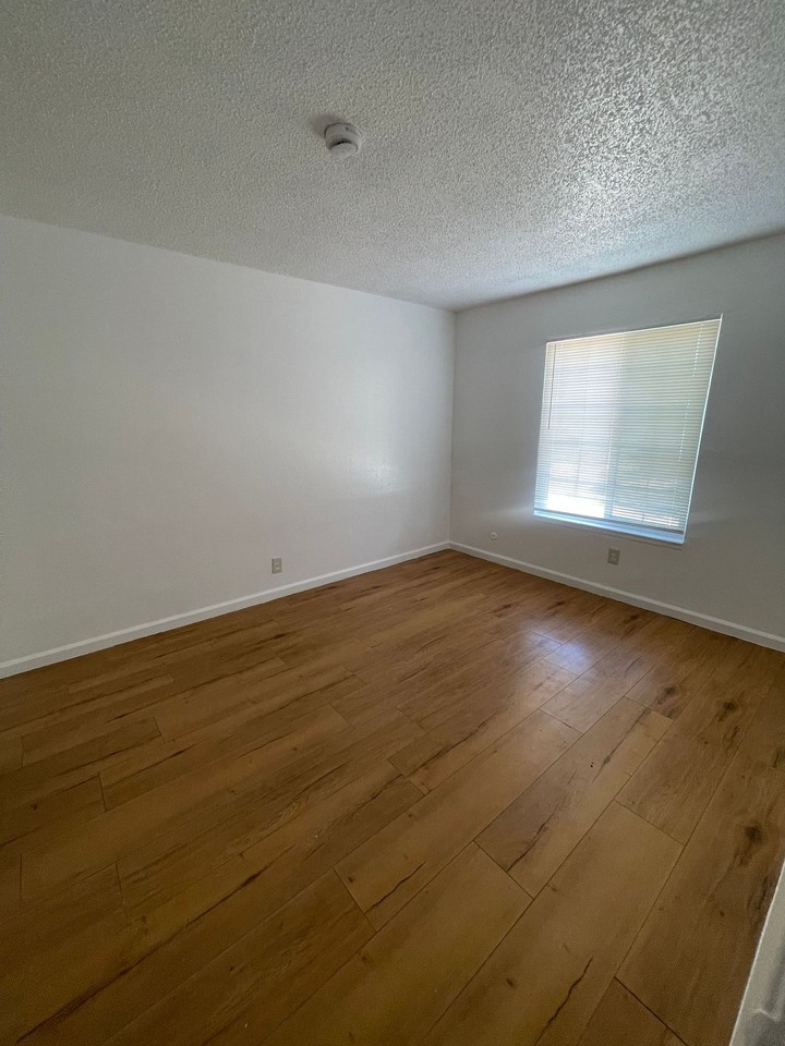 Hillside Apartments 6267 Available! - Photo 4 of 14