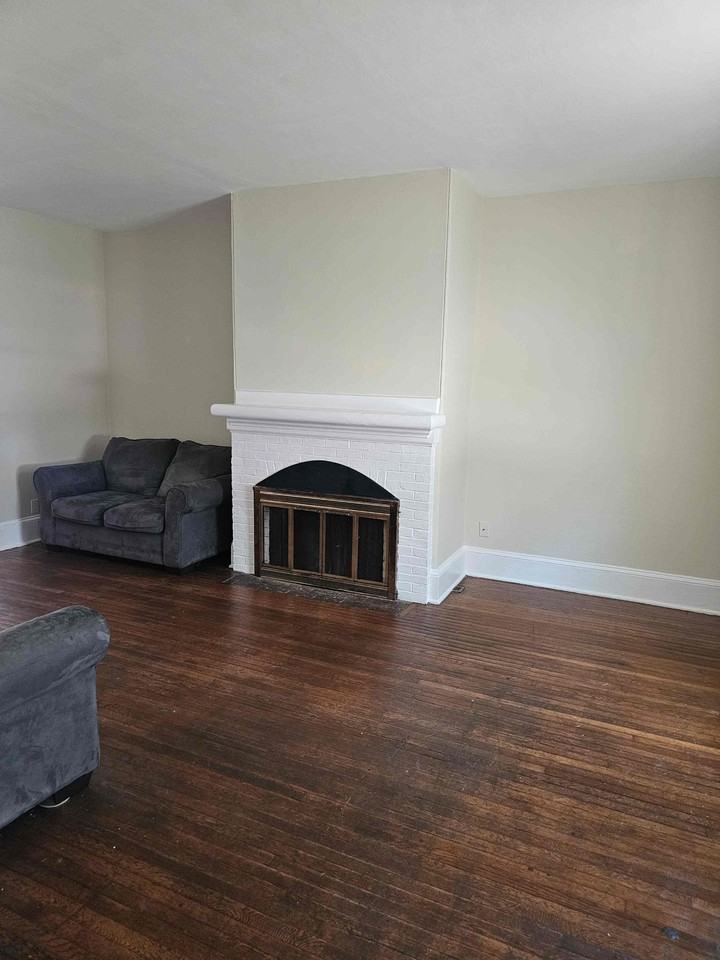 182 W Main St - Photo 5 of 8