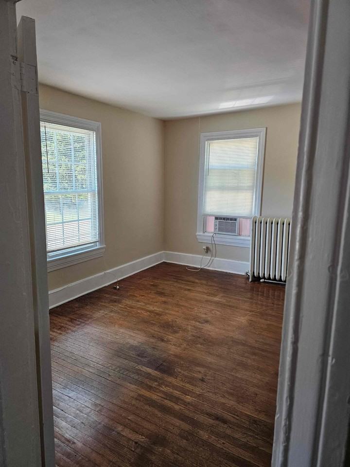 182 W Main St - Photo 7 of 8