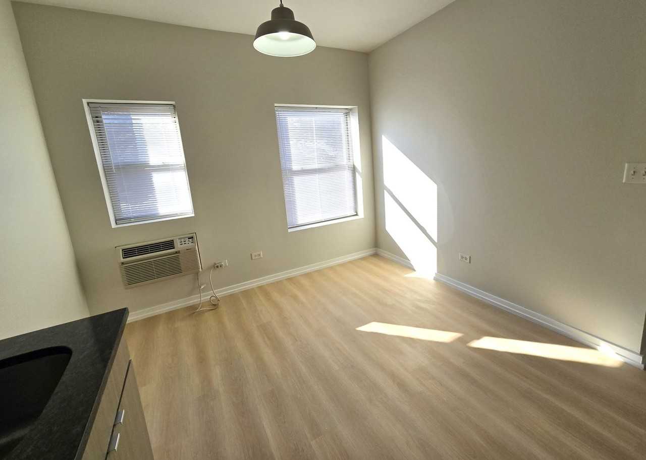 5051 N Kenmore Ave - Photo 2 of 26