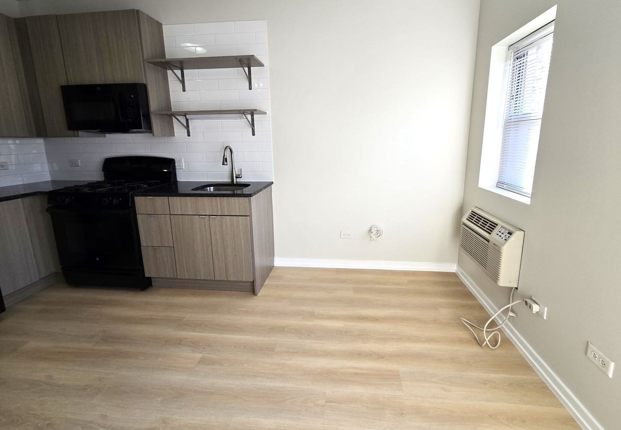 5051 N Kenmore Ave - Photo 3 of 26