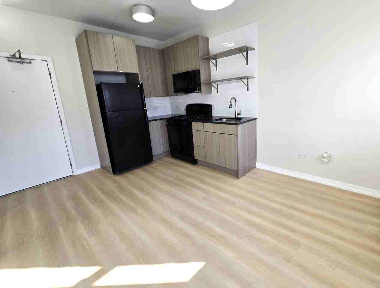 5051 N Kenmore Ave - Photo 5 of 26