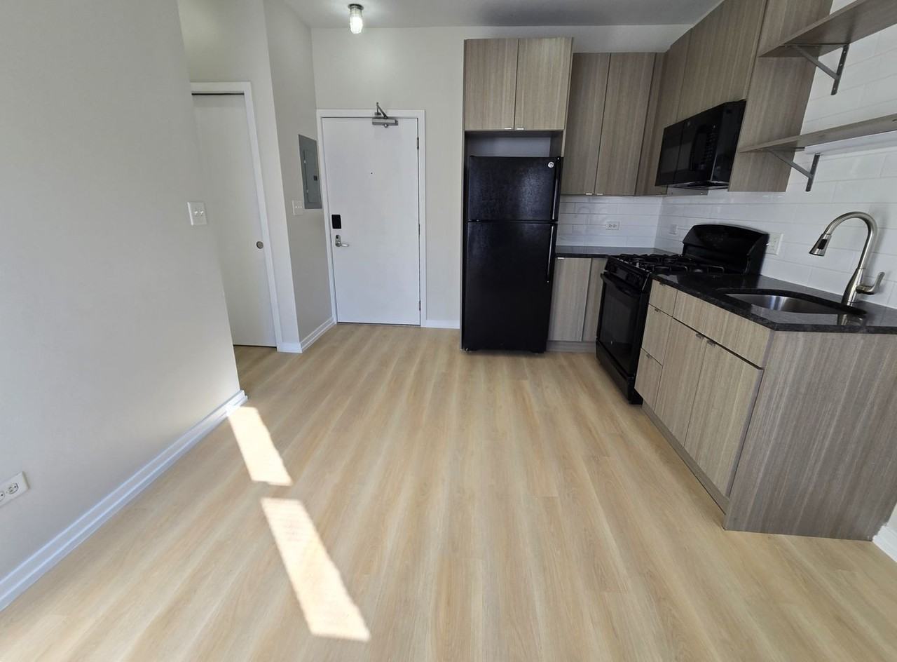 5051 N Kenmore Ave - Photo 6 of 26