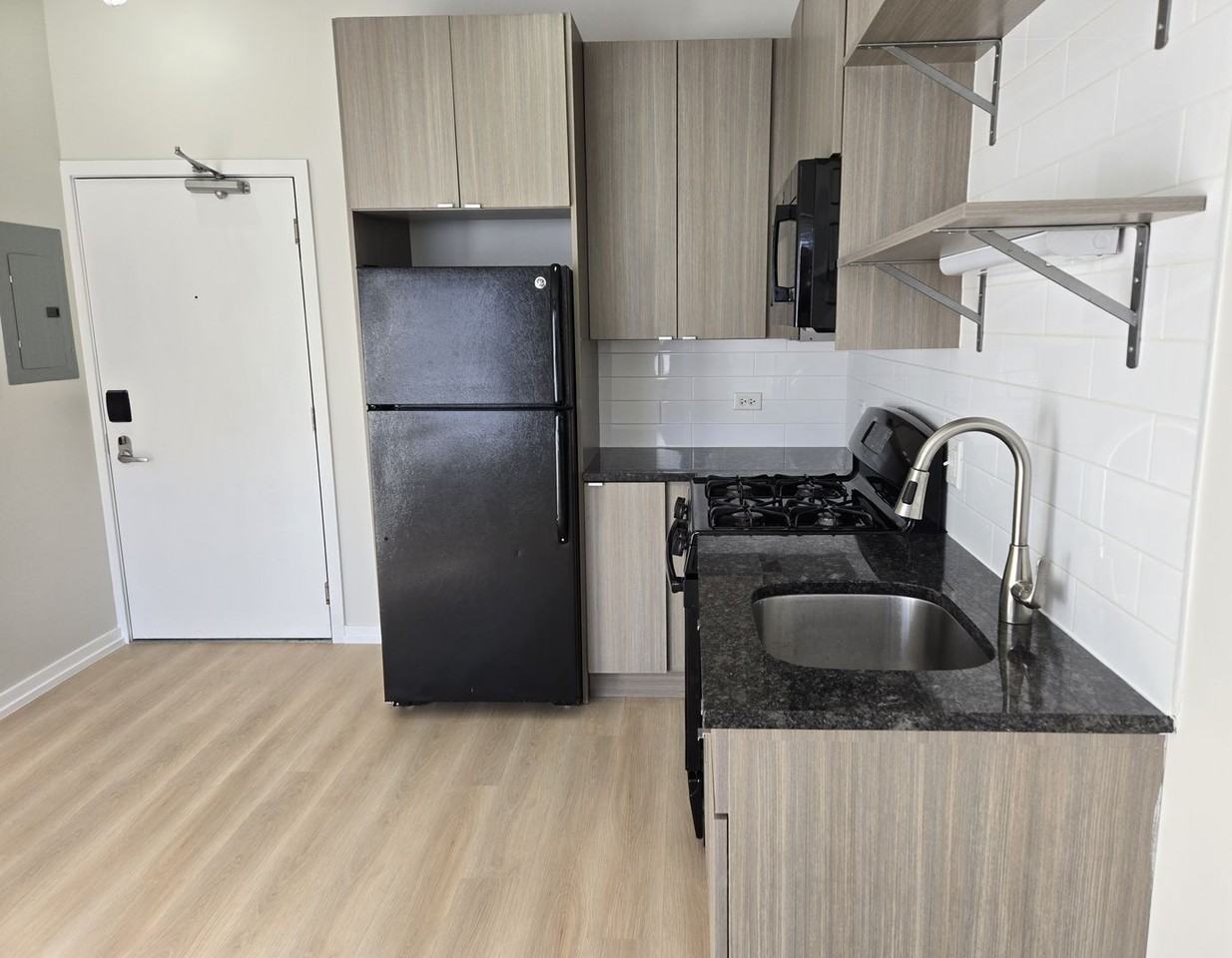 5051 N Kenmore Ave - Photo 7 of 26