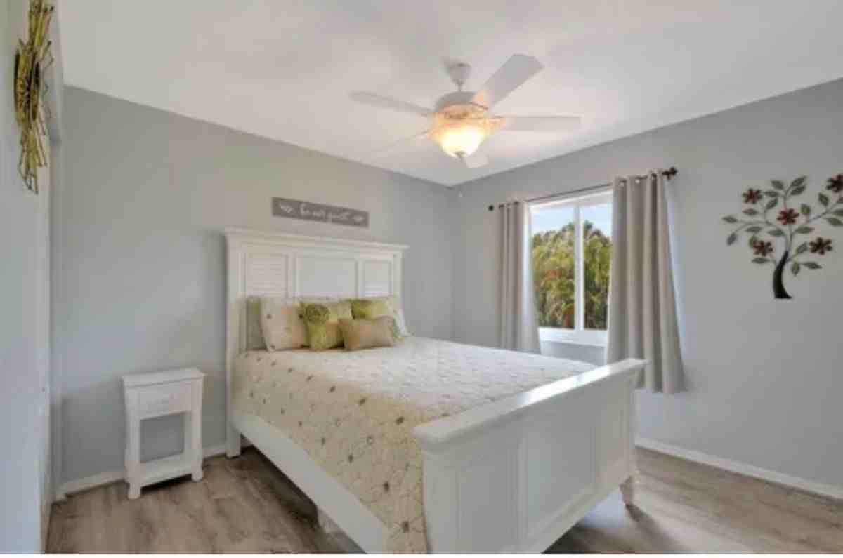 201 Seminole Lakes Dr - Photo 2 of 3