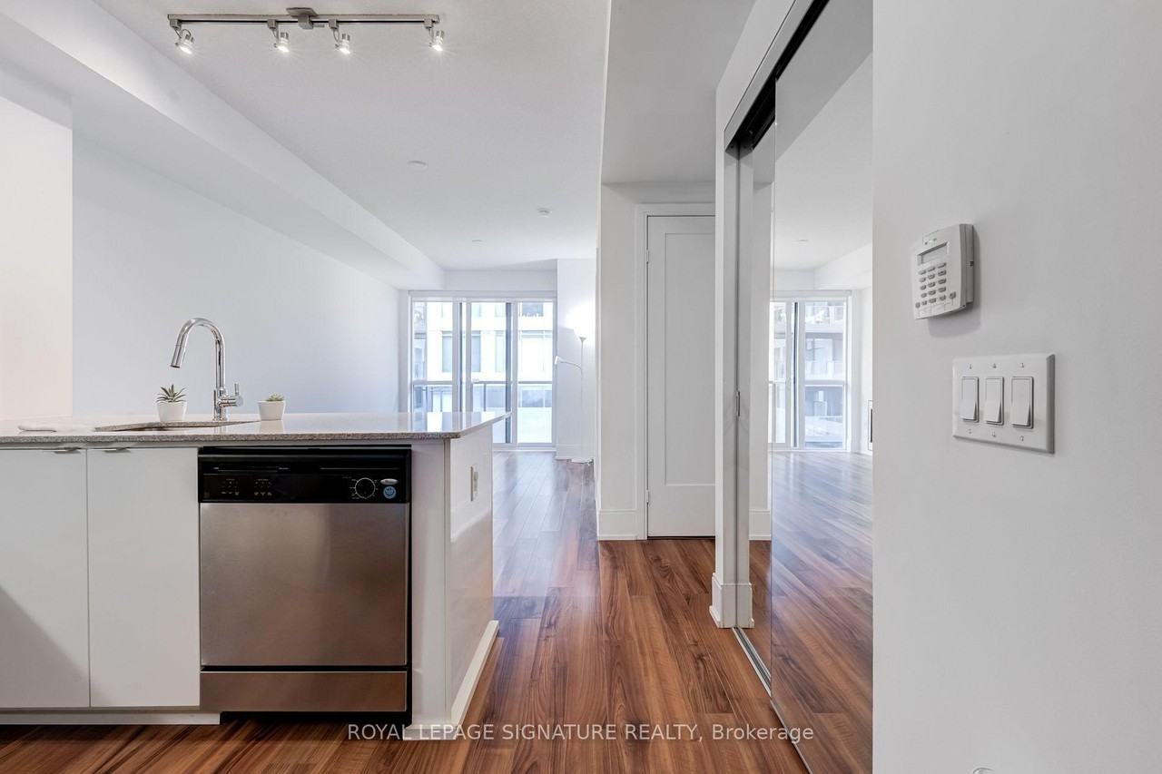 560 Front St W #1103 - Photo 3 of 29