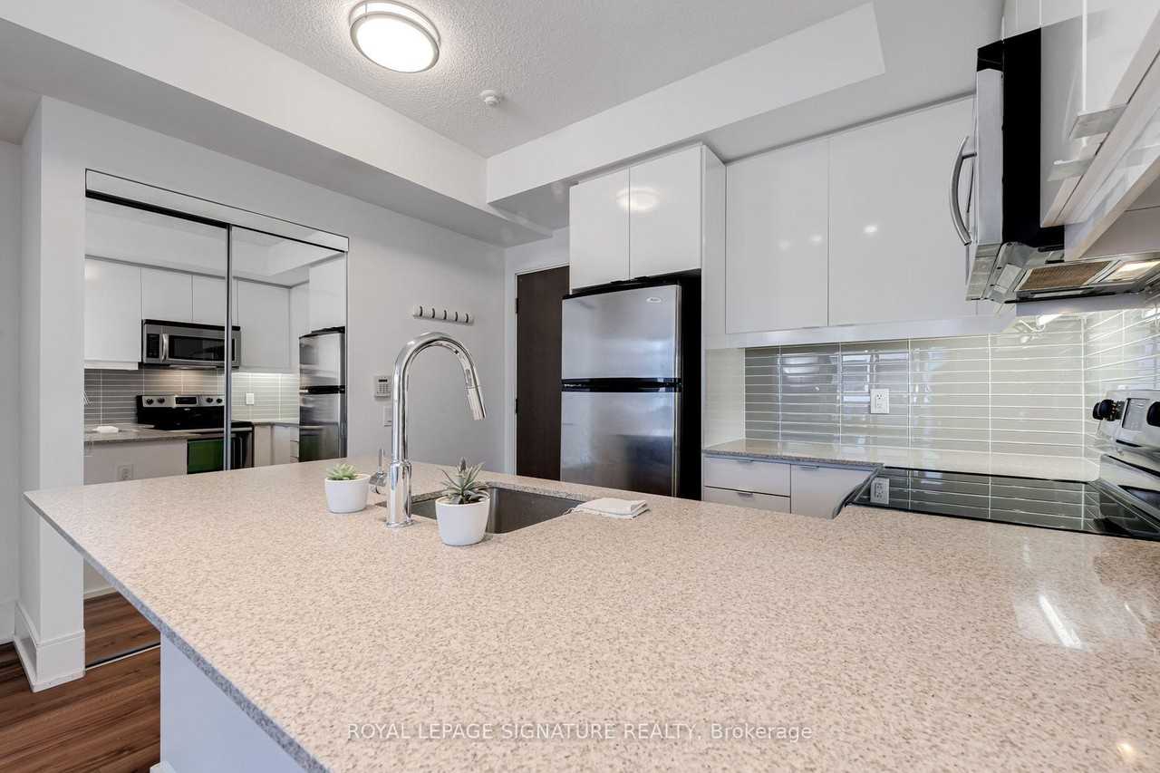 560 Front St W #1103 - Photo 5 of 29