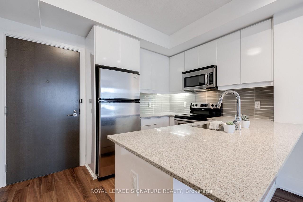 560 Front St W #1103 - Photo 6 of 29
