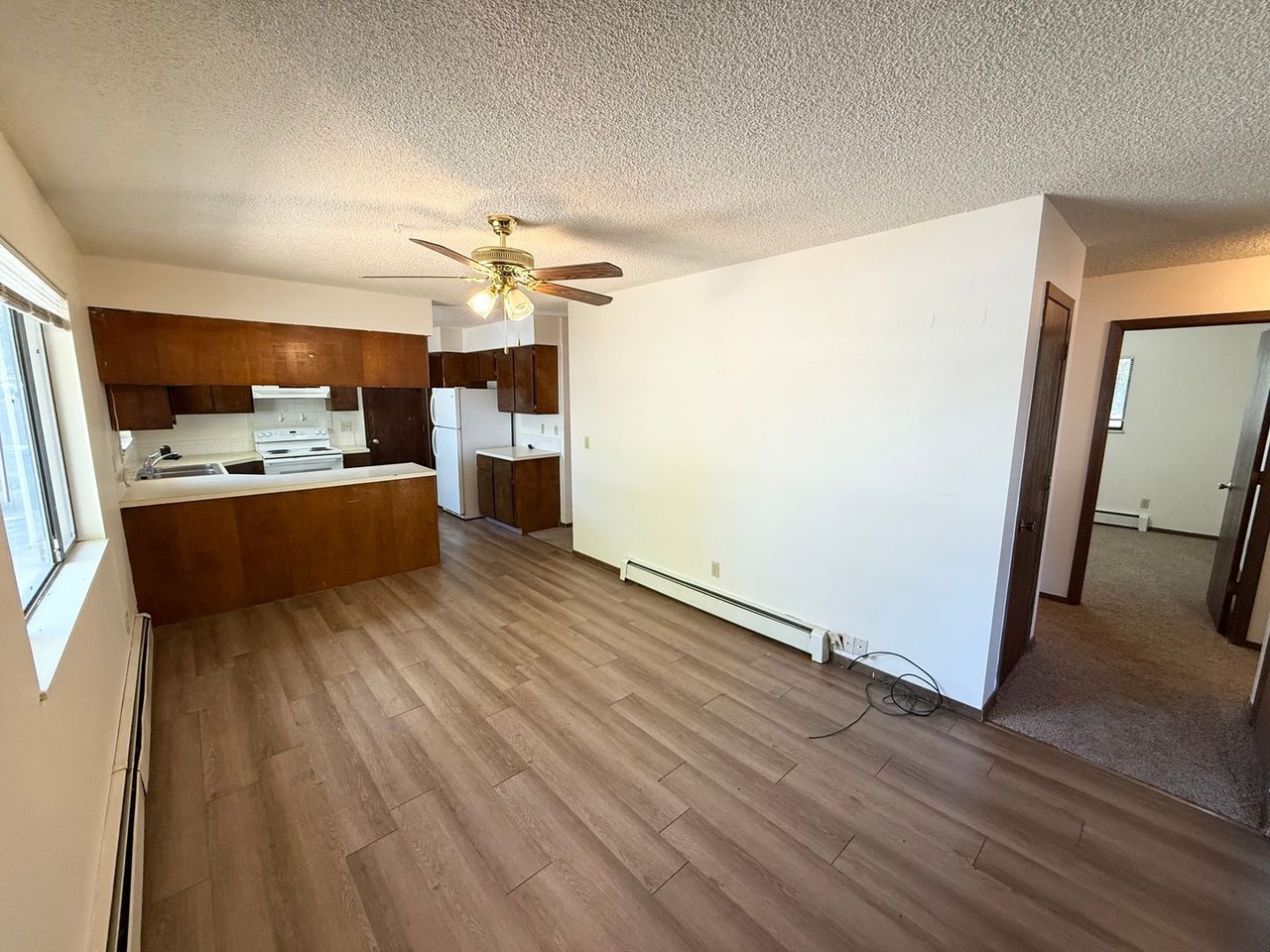 1633 Elizabeth Ct - Photo 3 of 23