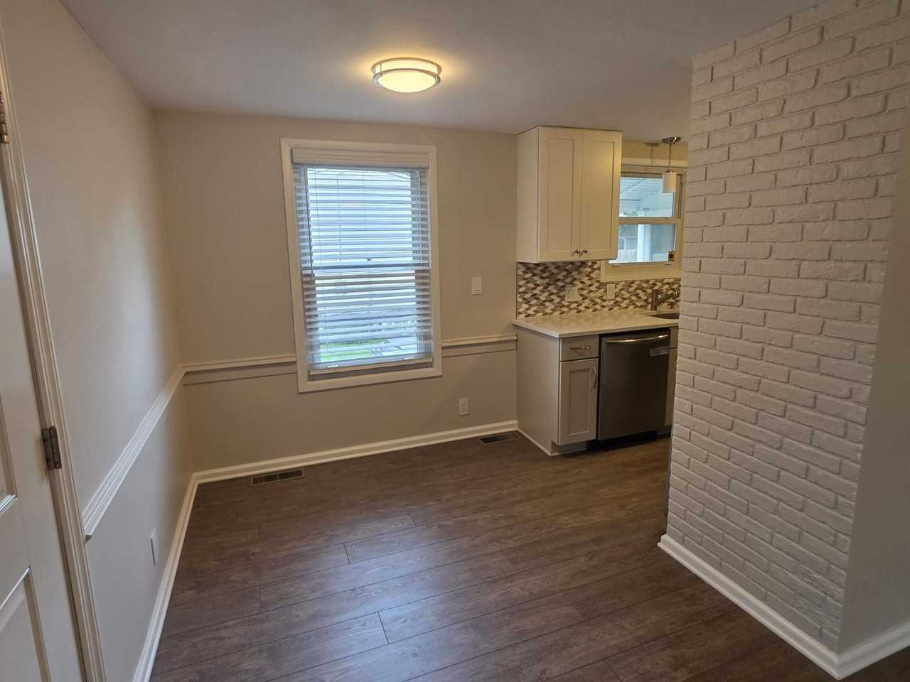 6134 W Bancroft St - Photo 5 of 26