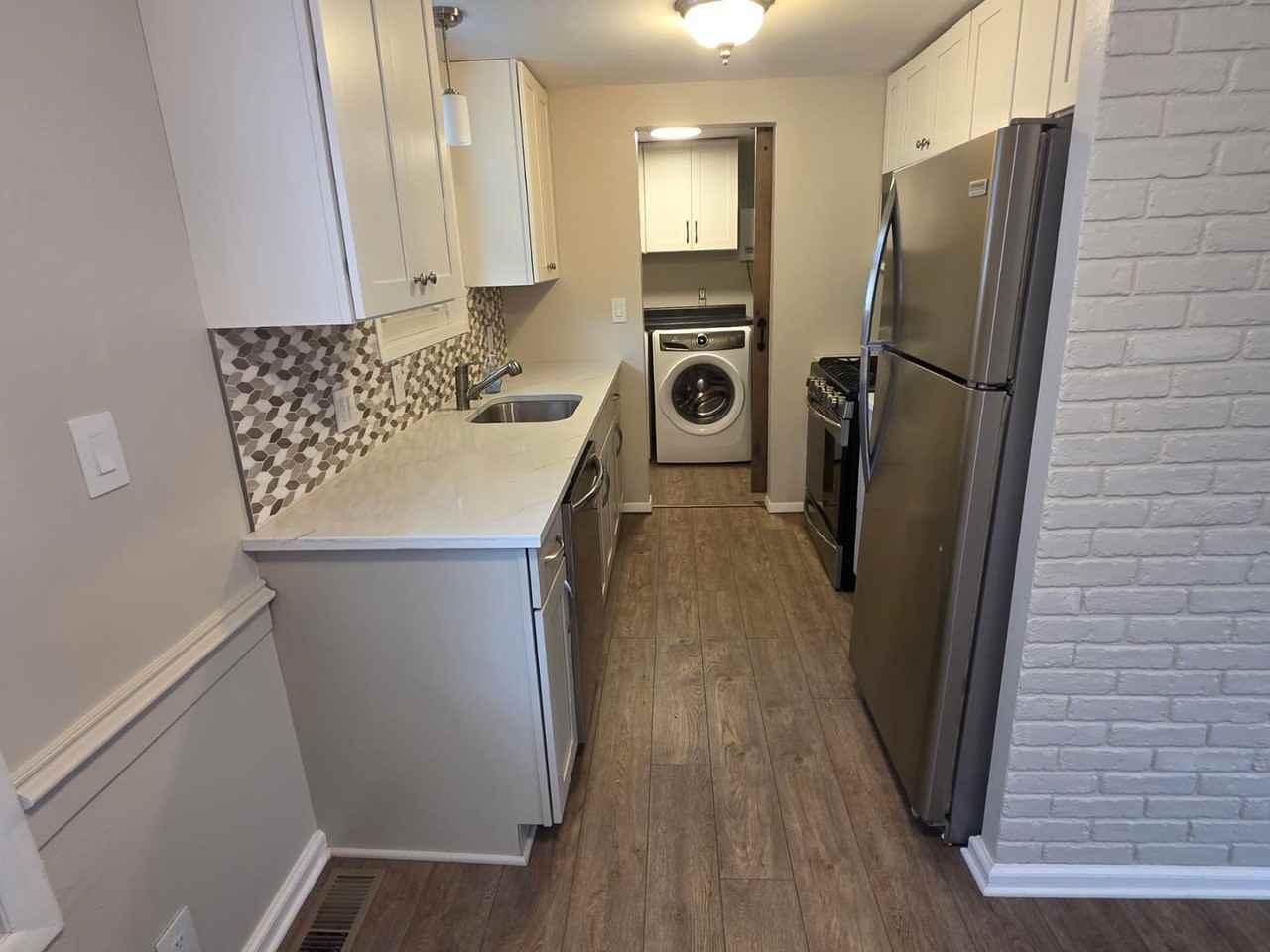 6134 W Bancroft St - Photo 6 of 26
