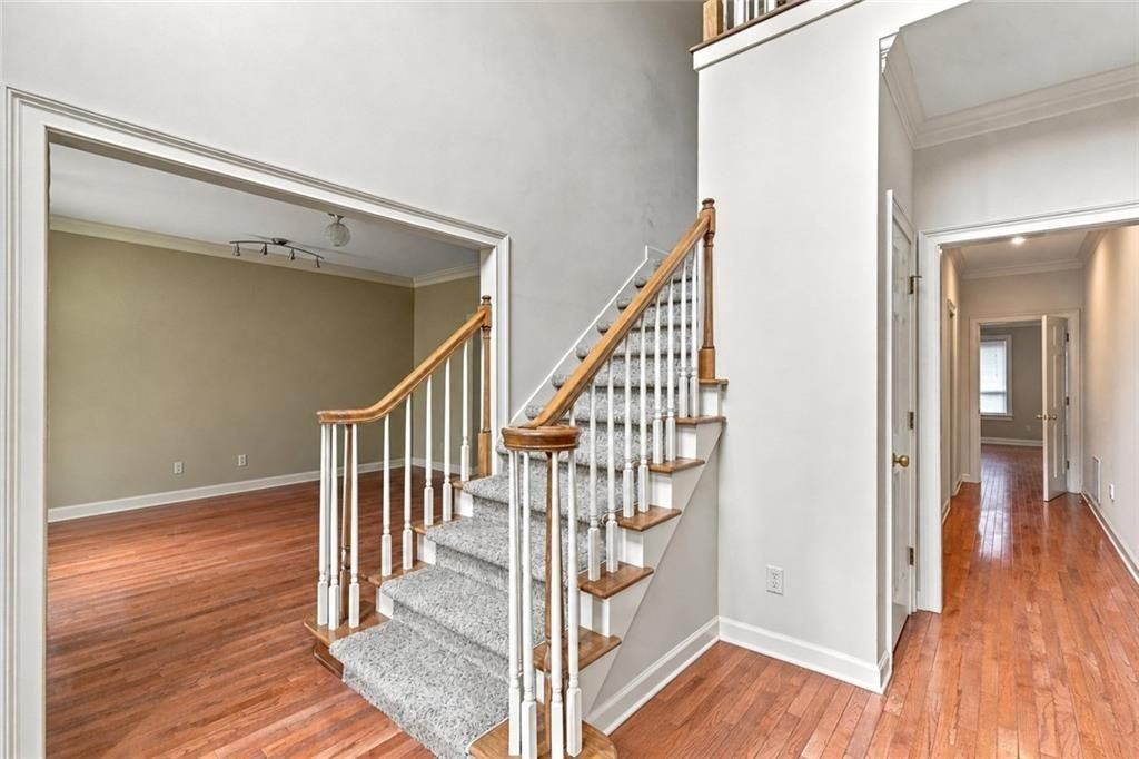 3535 Claridge Dr - Photo 2 of 37