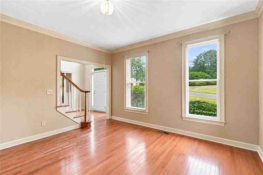 3535 Claridge Dr - Photo 3 of 37