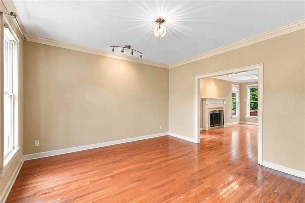 3535 Claridge Dr - Photo 4 of 37
