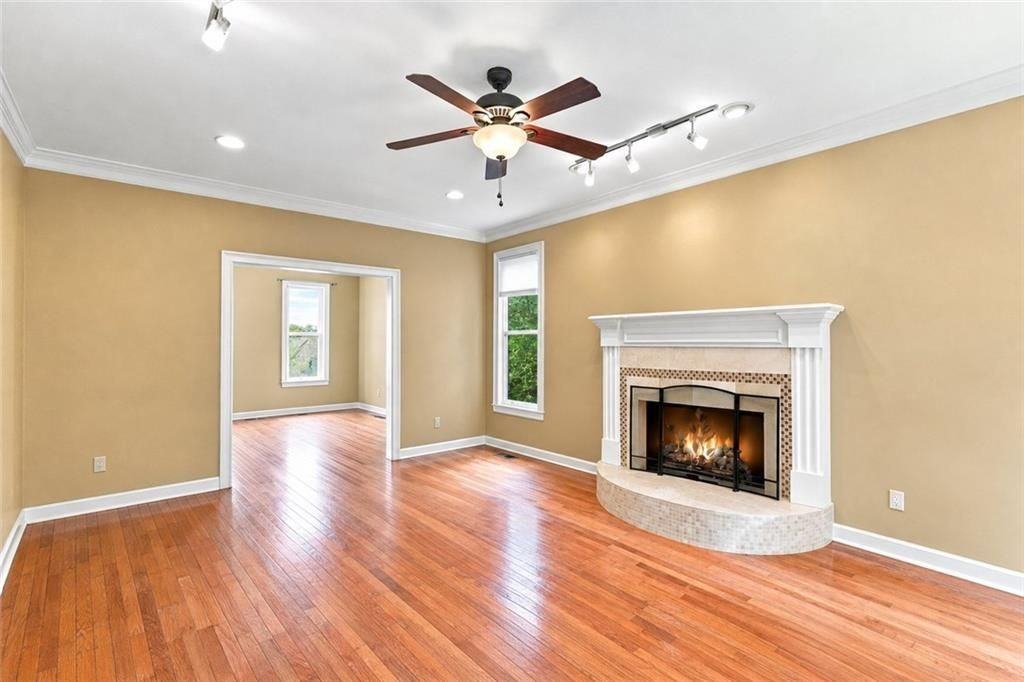 3535 Claridge Dr - Photo 6 of 37