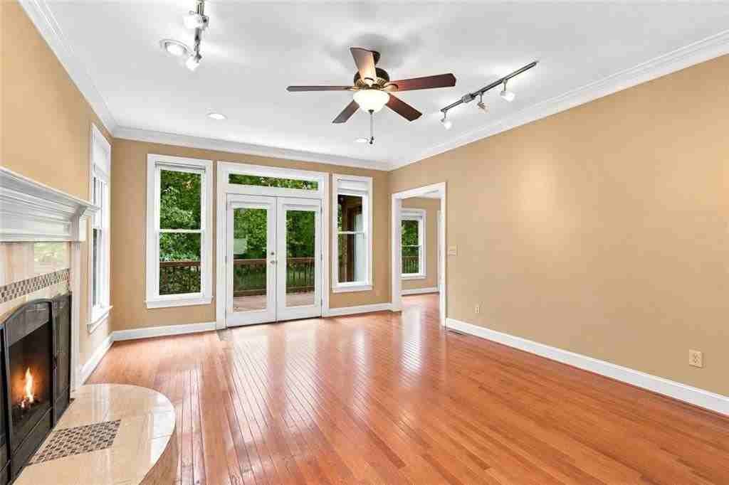 3535 Claridge Dr - Photo 7 of 37
