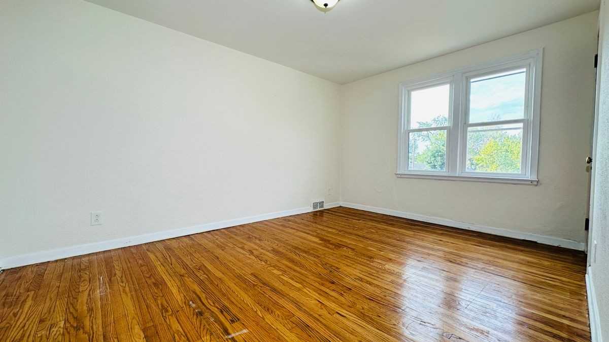 1553 Whitney Ave - Photo 3 of 18