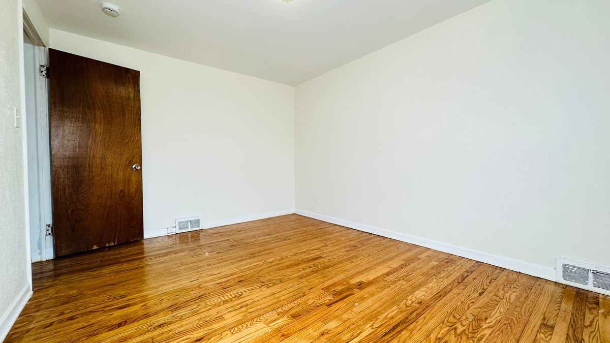 1553 Whitney Ave - Photo 5 of 18