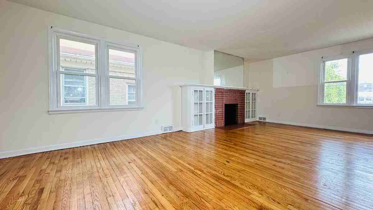 1553 Whitney Ave - Photo 7 of 18