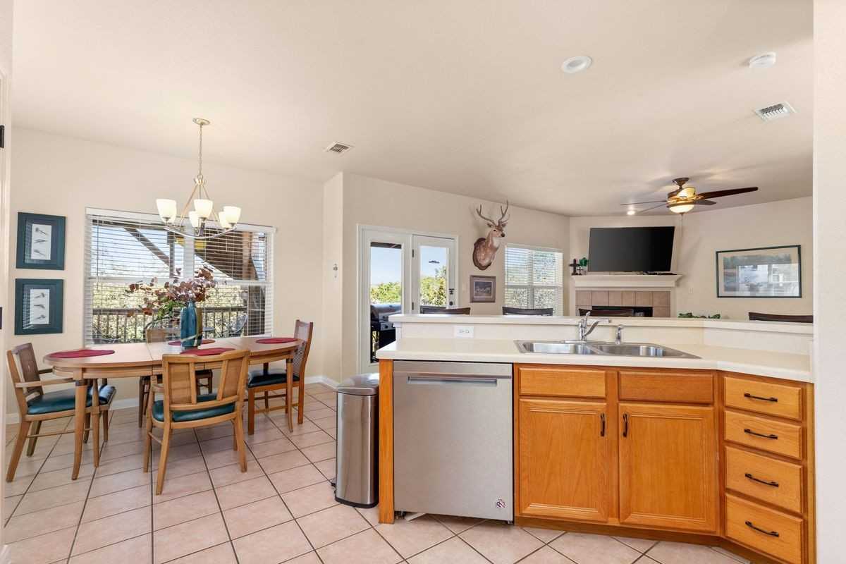 1536 Lake Blf - Photo 2 of 37
