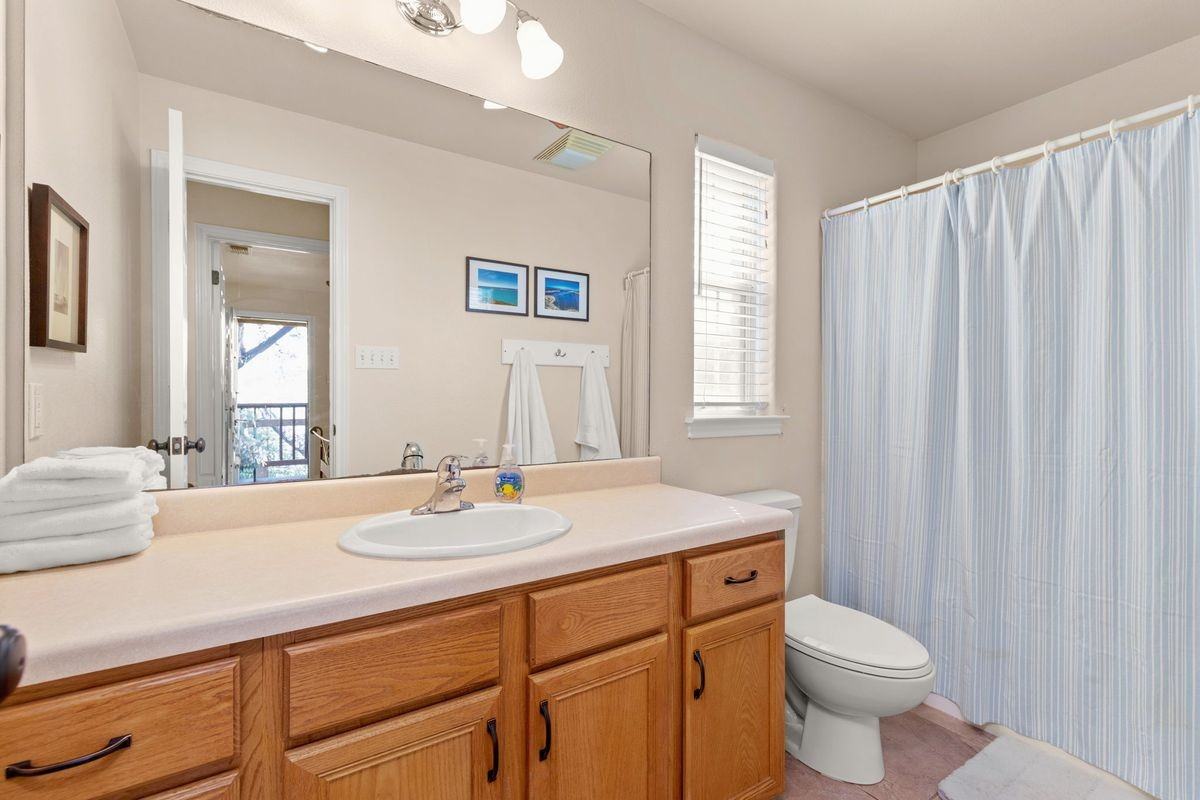 1536 Lake Blf - Photo 6 of 37