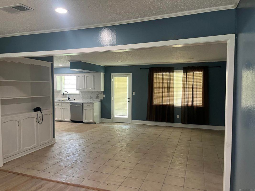 9549 Tasmania Ave - Photo 2 of 8