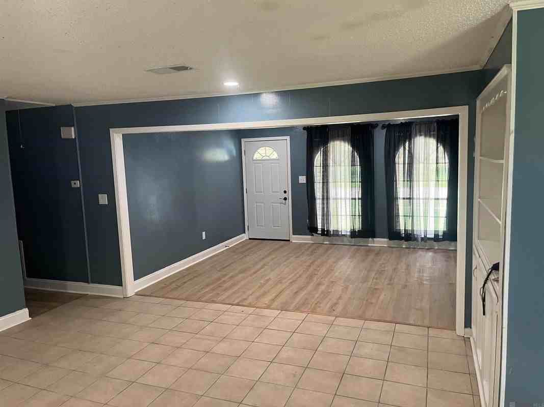 9549 Tasmania Ave - Photo 3 of 8