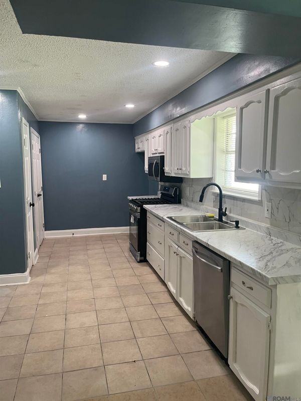 9549 Tasmania Ave - Photo 4 of 8