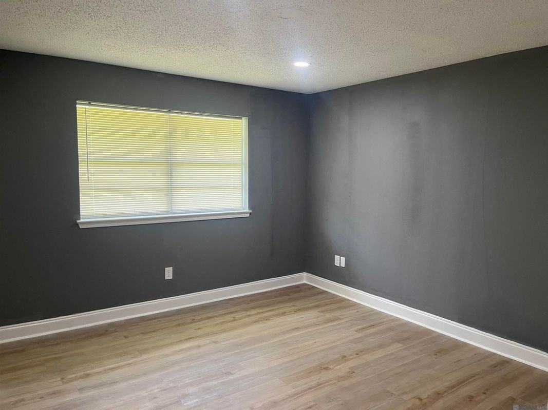 9549 Tasmania Ave - Photo 6 of 8