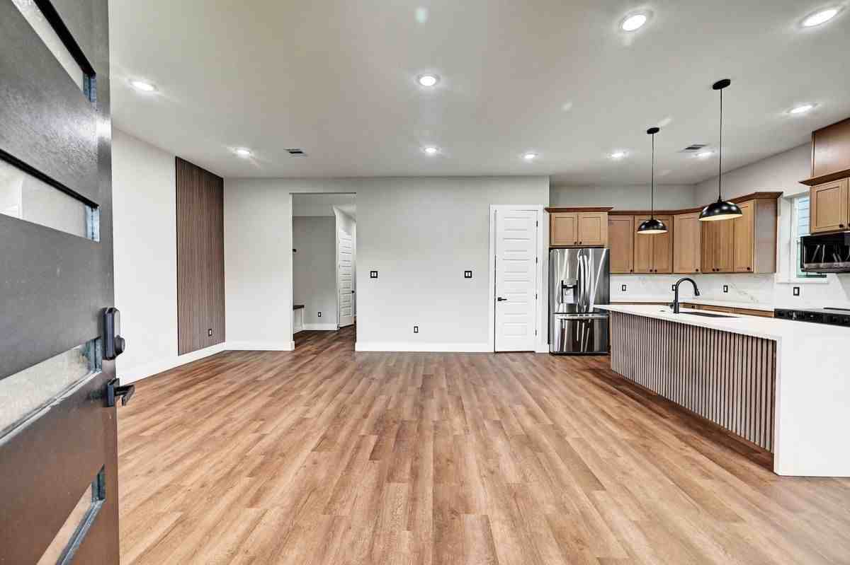 703 Carol Lynn Dr - Photo 5 of 47