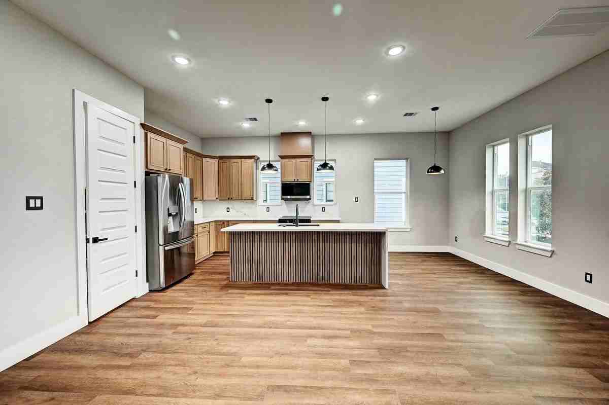 703 Carol Lynn Dr - Photo 6 of 47
