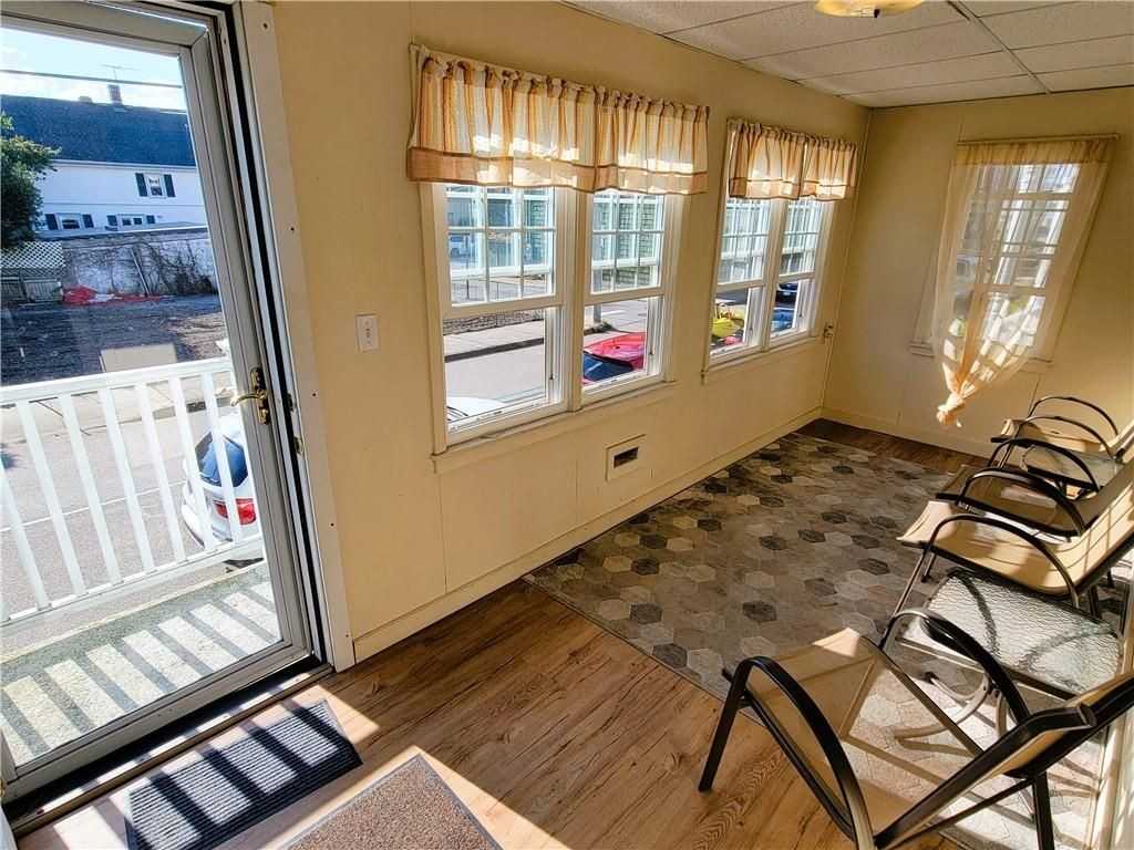 676 Thames St - Photo 2 of 25