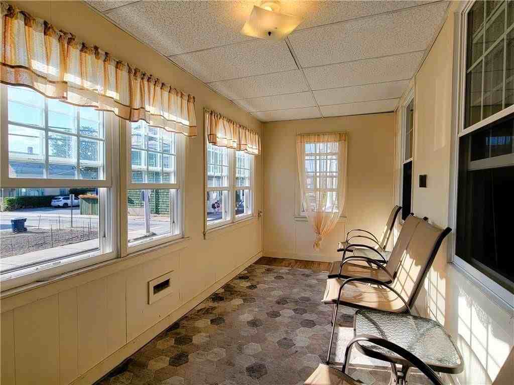 676 Thames St - Photo 3 of 25