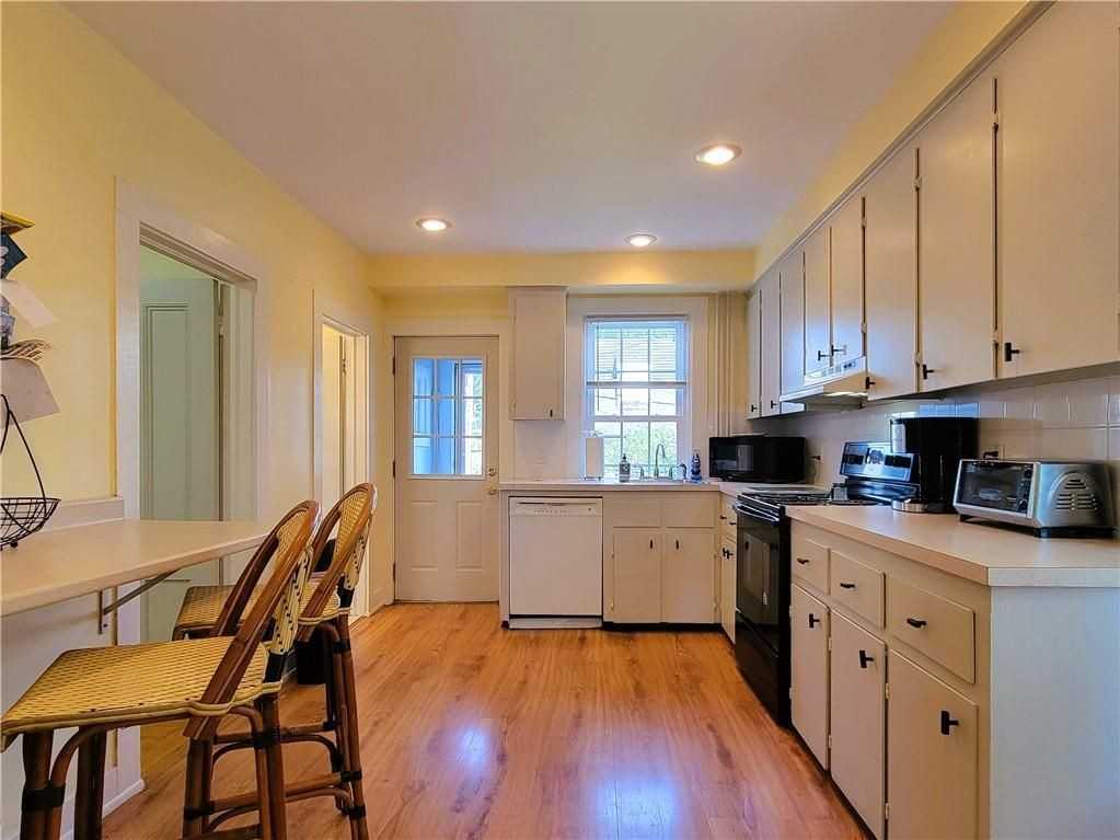 676 Thames St - Photo 4 of 25