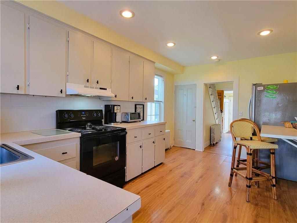676 Thames St - Photo 5 of 25