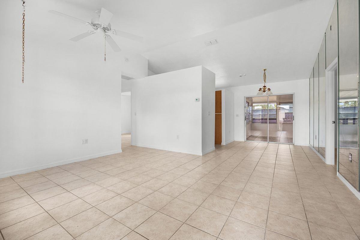 10737 Cocoatree Ct - Photo 4 of 31
