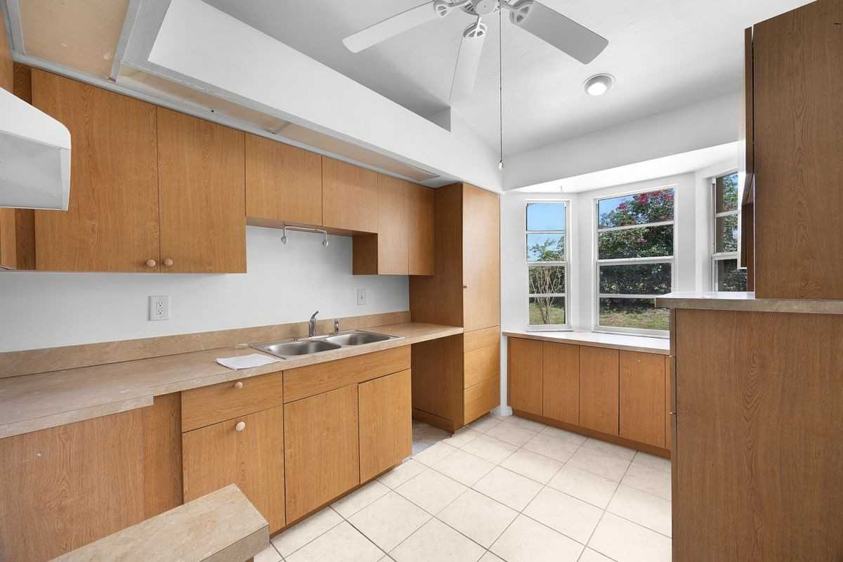 10737 Cocoatree Ct - Photo 7 of 31